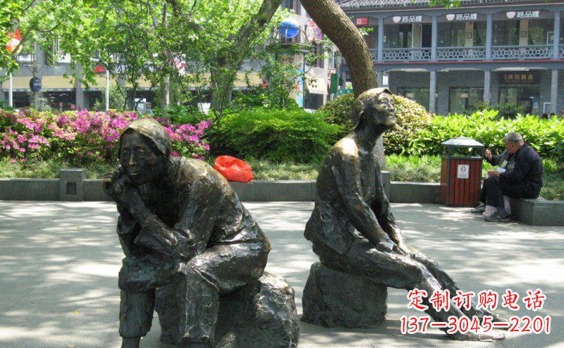 南阳充满深情的老人铜雕