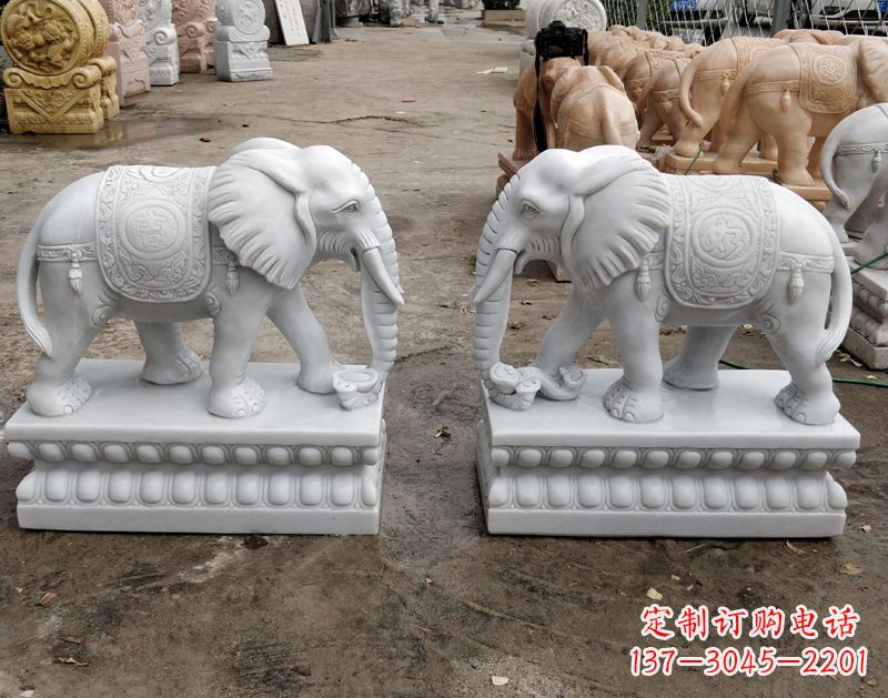 南阳古代门前两侧大象石雕
