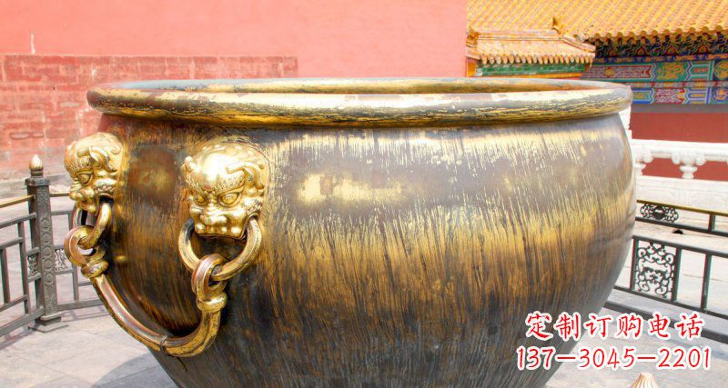 南阳故宫圆形水缸铜雕