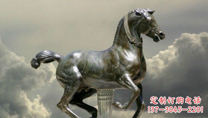 南阳广场奔马景观铜雕