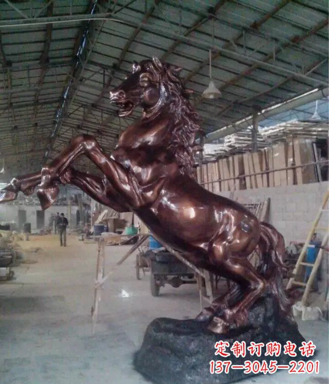 南阳广场奔马铜雕