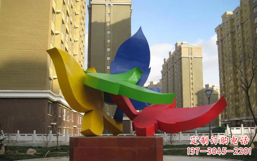 南阳造型精美的不锈钢树叶雕塑