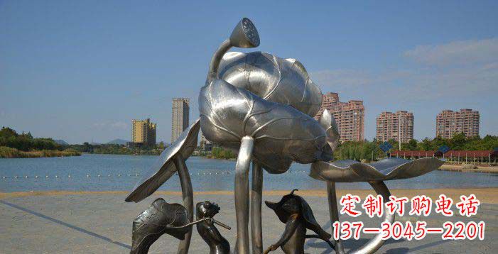 南阳广场不锈钢莲蓬莲叶和青蛙雕塑