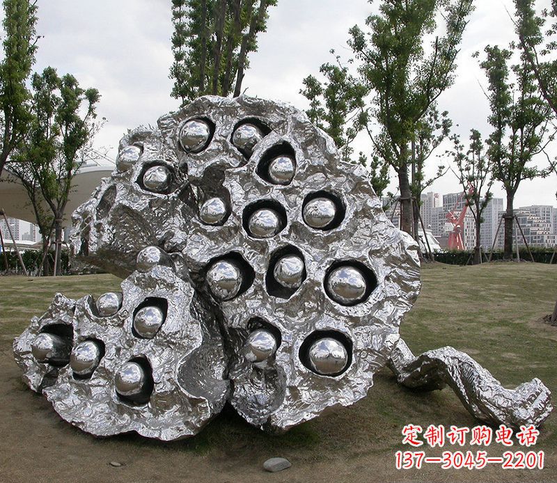 南阳中领雕塑出品:高端不锈钢莲蓬雕塑