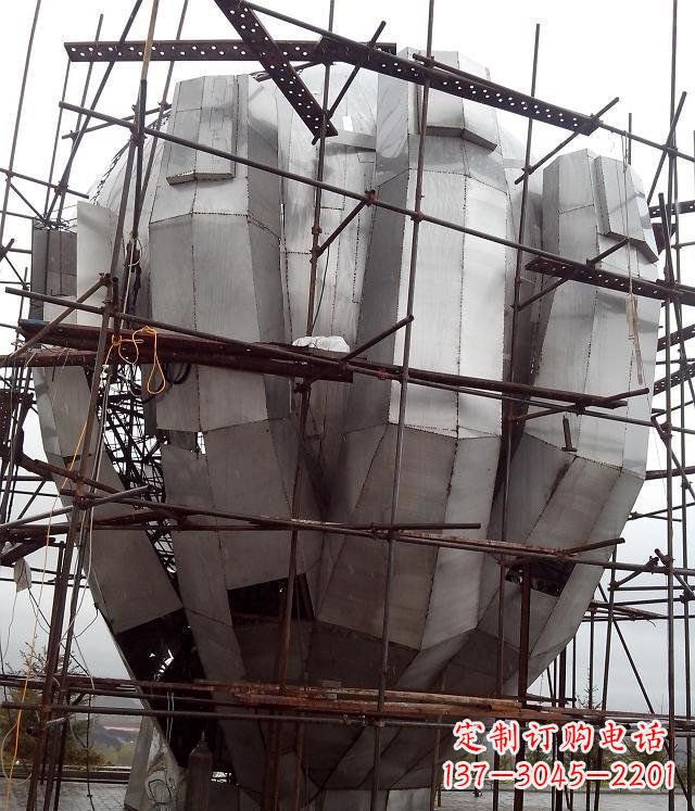 南阳展现独特审美:不锈钢蟠桃大型景观雕塑