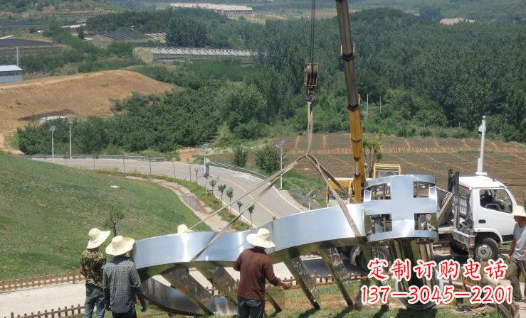 南阳中领雕塑:高质量不锈钢竖琴雕塑