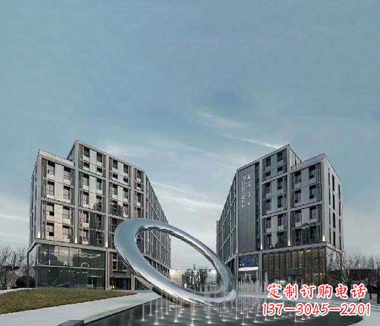 南阳广场不锈钢圆环景观雕塑1