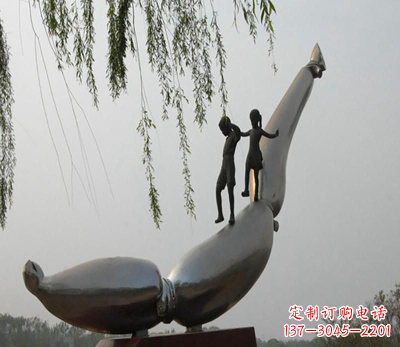 南阳海豚情侣雕塑,精美绝伦,让爱沉醉于大海中
