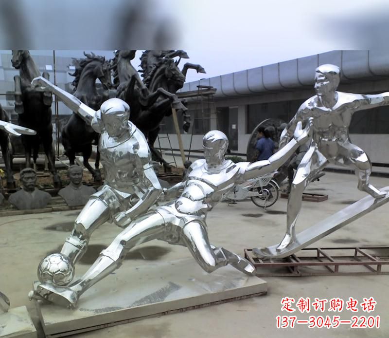 南阳中领雕塑定制的不锈钢足球运动雕塑