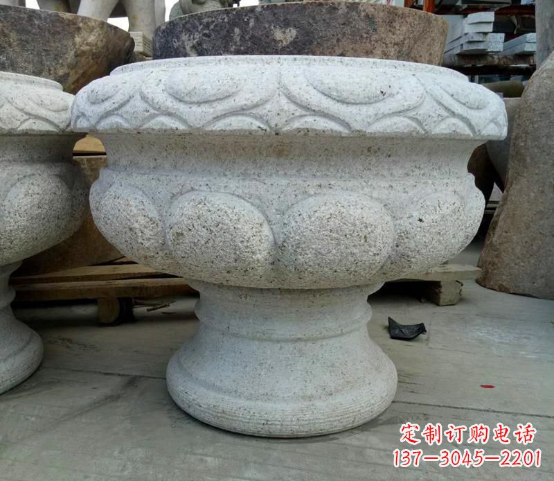 南阳广场大理石花盆雕塑 (2)