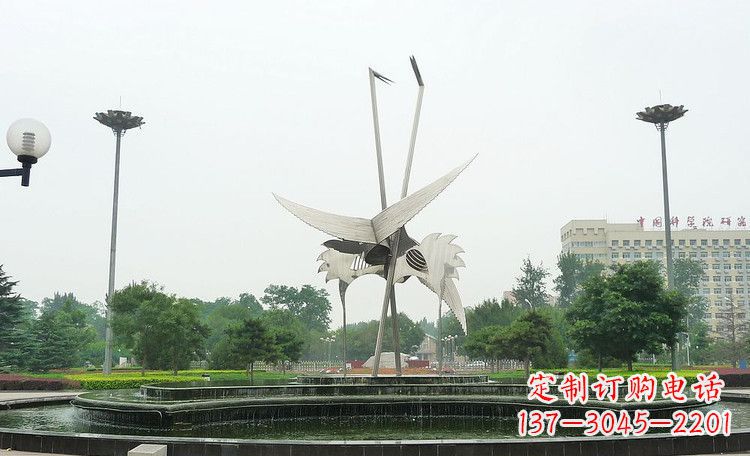 南阳广场大型不锈钢抽象仙鹤雕塑