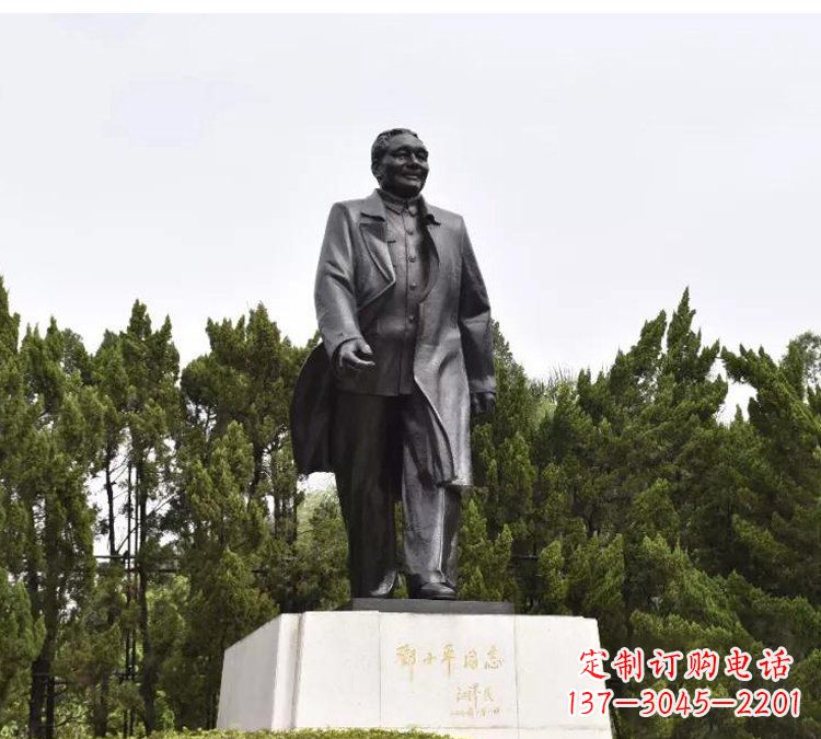 南阳尊贵经典,中国历史巨人邓小平铜雕