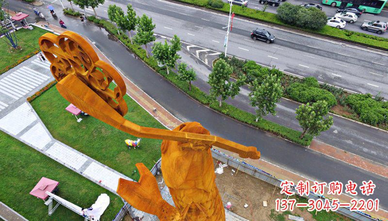 南阳钥匙象征,情感绽放——中领雕塑精制铜钥匙雕塑