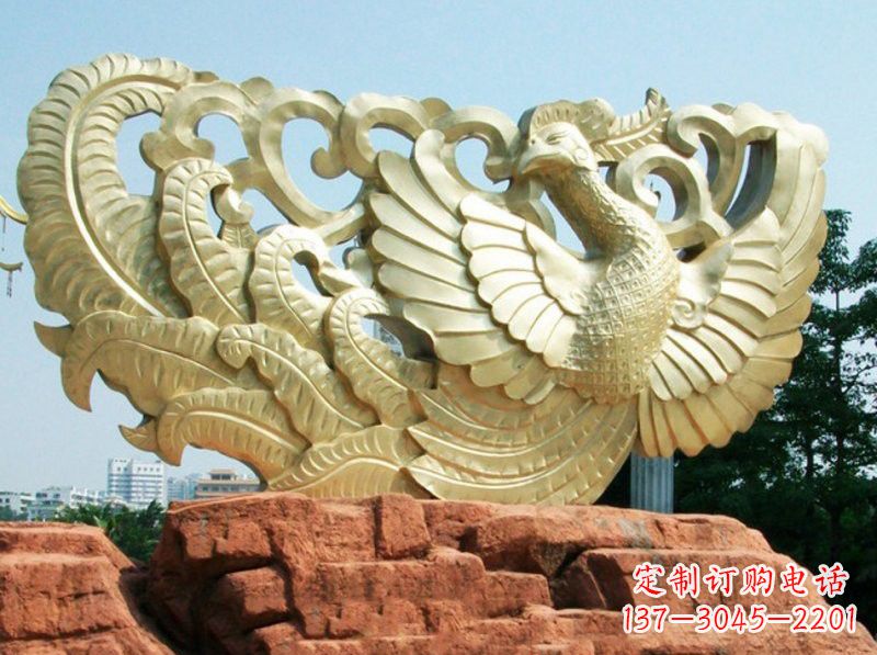 南阳欣赏瑰丽的凤凰铜雕