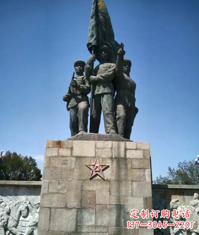 南阳广场革命战士纪念铜雕