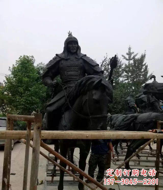 南阳浪漫古将骑马铜雕,让您感受古代将军的风采!
