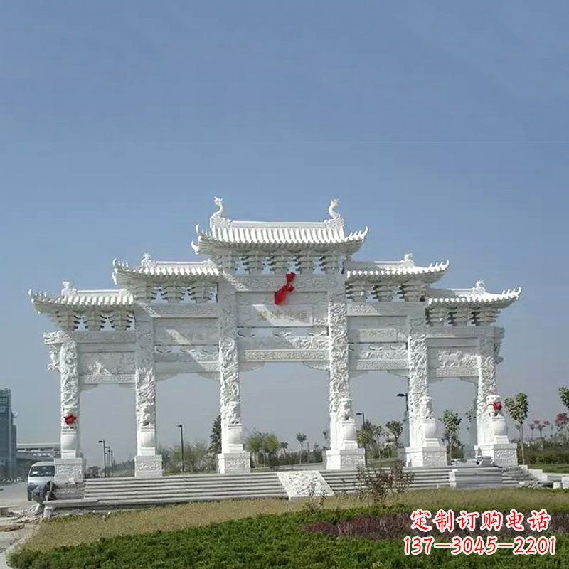 南阳广场汉白玉五门石牌坊