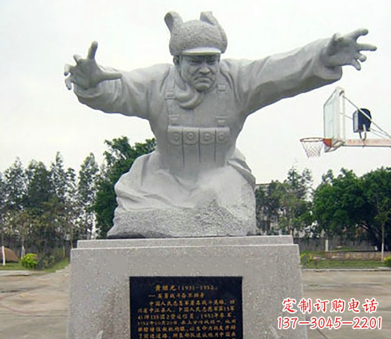 南阳广场黄继光石雕