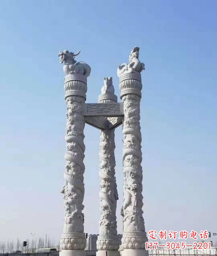 南阳领雕塑:十二生肖石柱多彩景观