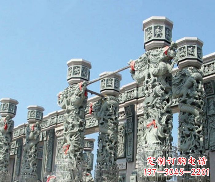 南阳青石龙柱雕塑,装点热闹的广场景观