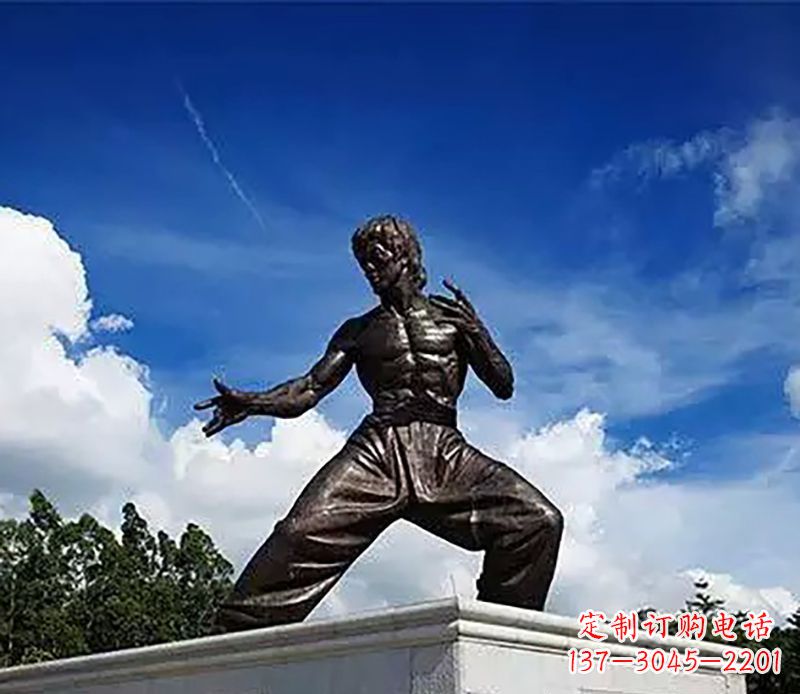 南阳广场李小龙铜雕