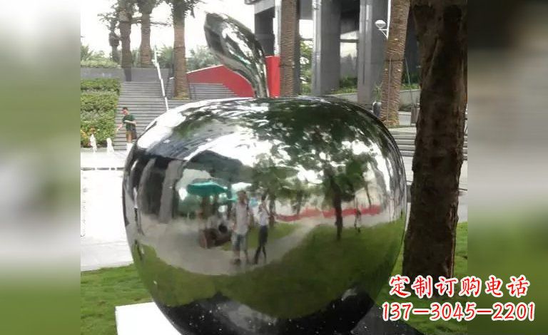 南阳新奇优雅的苹果雕塑