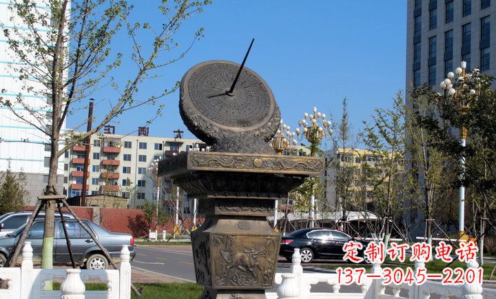 南阳广场日晷铜雕