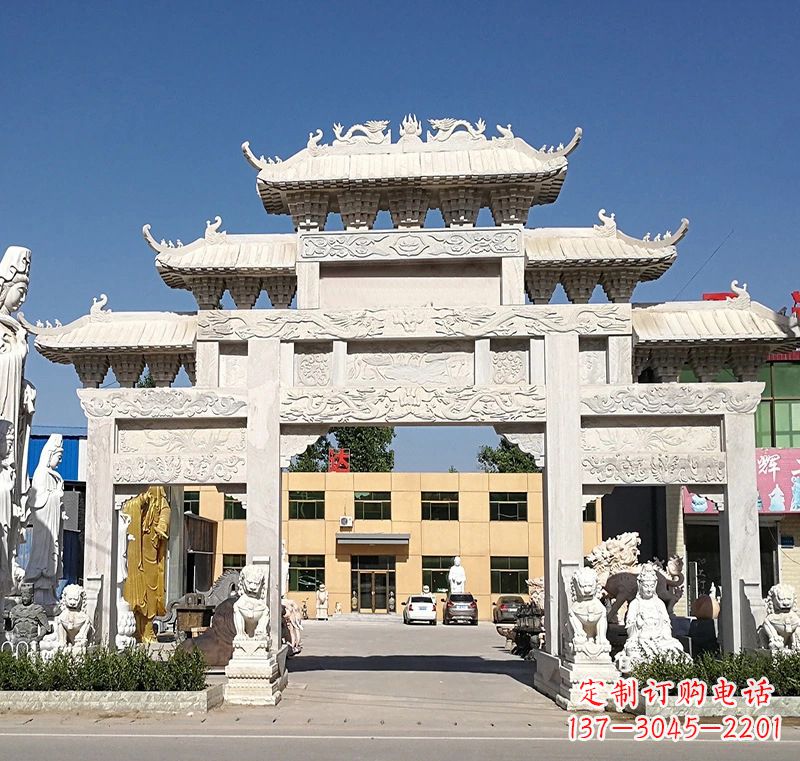 南阳广场石雕牌坊
