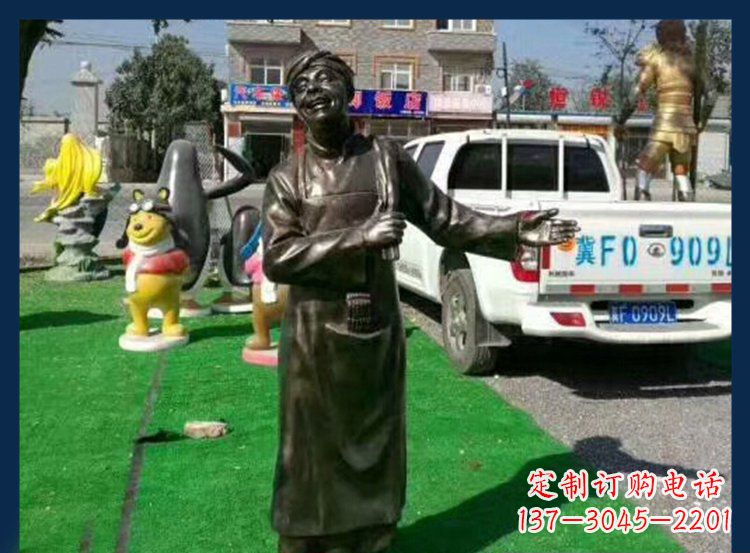 南阳广场铜雕店小二人物雕塑 (2)