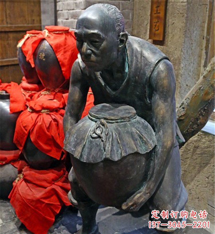 南阳铜质老人抱酒图案雕塑