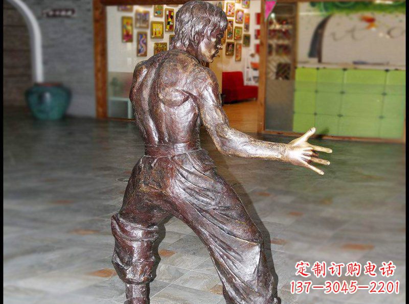 南阳精致铜制李小龙雕塑，雕刻细腻精美