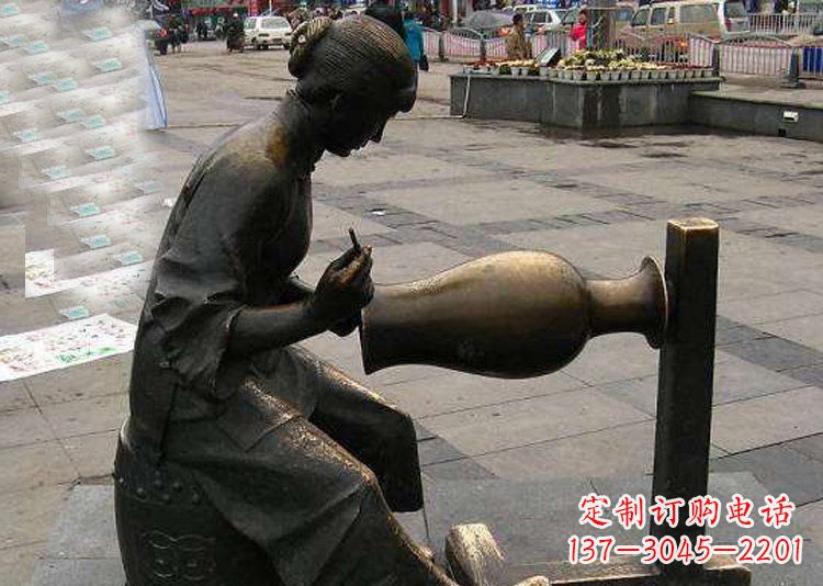 南阳广场铜雕修花盆人物雕塑