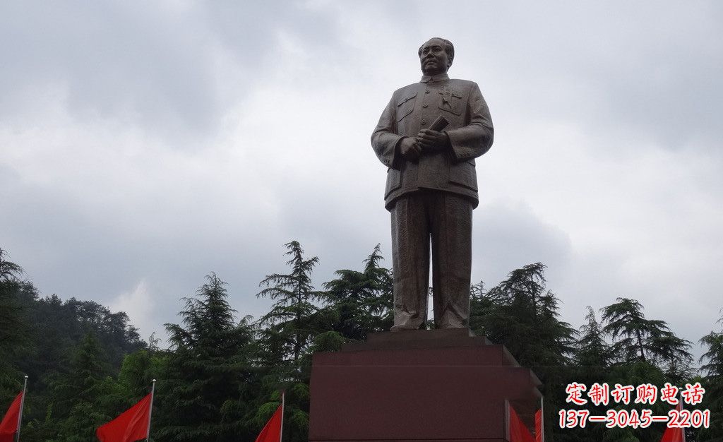 南阳广场伟人毛泽东铜雕
