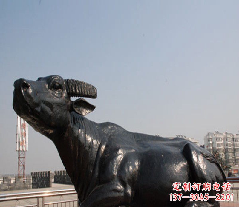 南阳广场卧着的铜牛动物铜雕