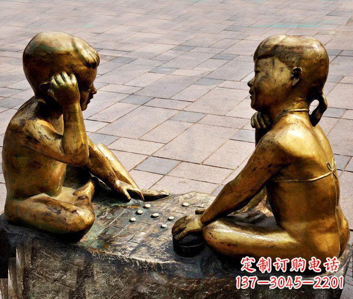 南阳广场下围棋的小孩小品铜雕