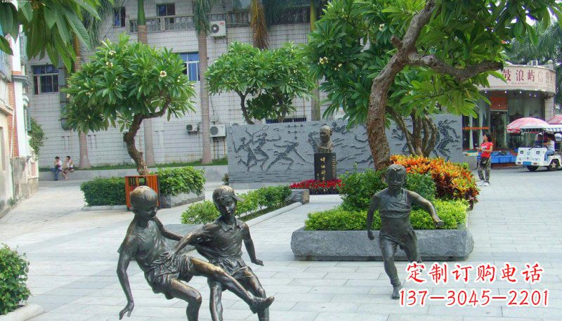 南阳匠心细作,精致铜雕足球小孩