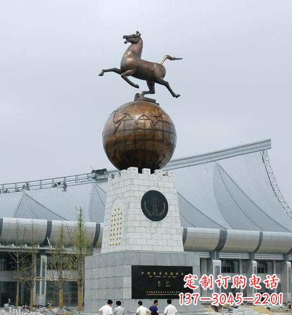 南阳世界地球铜雕,完美展现地球的神秘与美丽