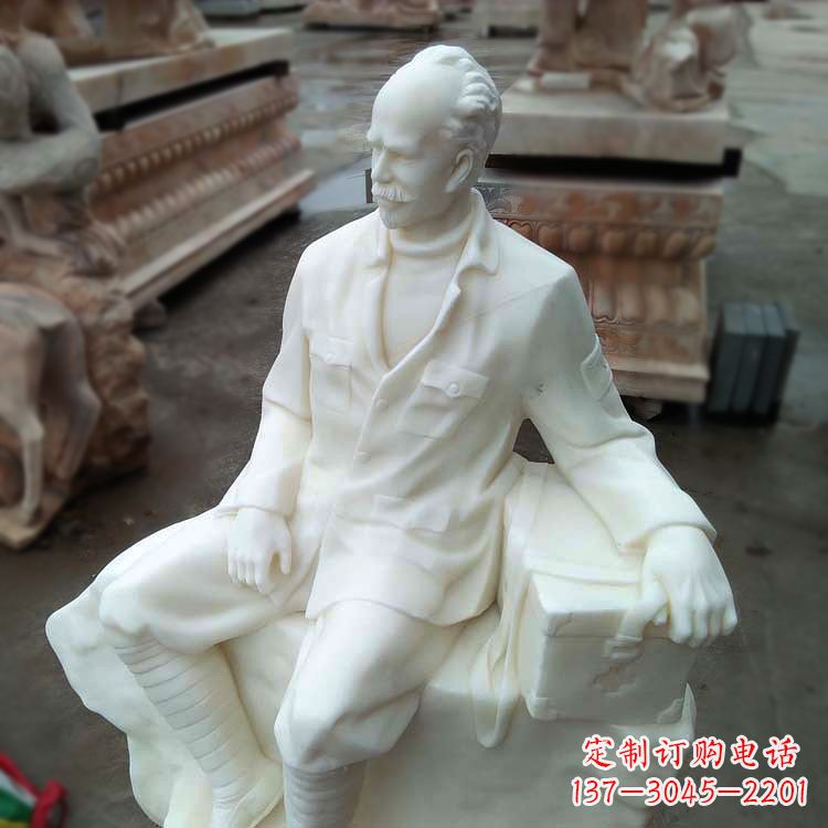 南阳经典白求恩坐姿雕塑