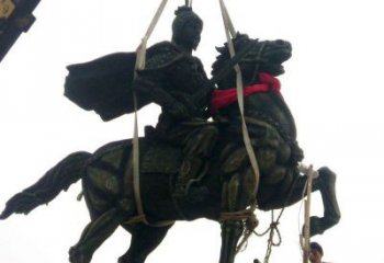 南阳仰望古代将军，来一场跨越时空的雕塑之旅