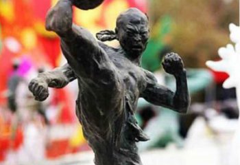 南阳足球雕塑：展现无限自由