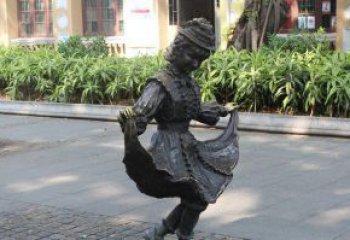 南阳中领雕塑推出的爱舞的小少女铜雕，以少女跳…