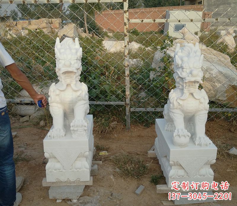 南阳汉白玉踩球麒麟门口镇宅招财石雕