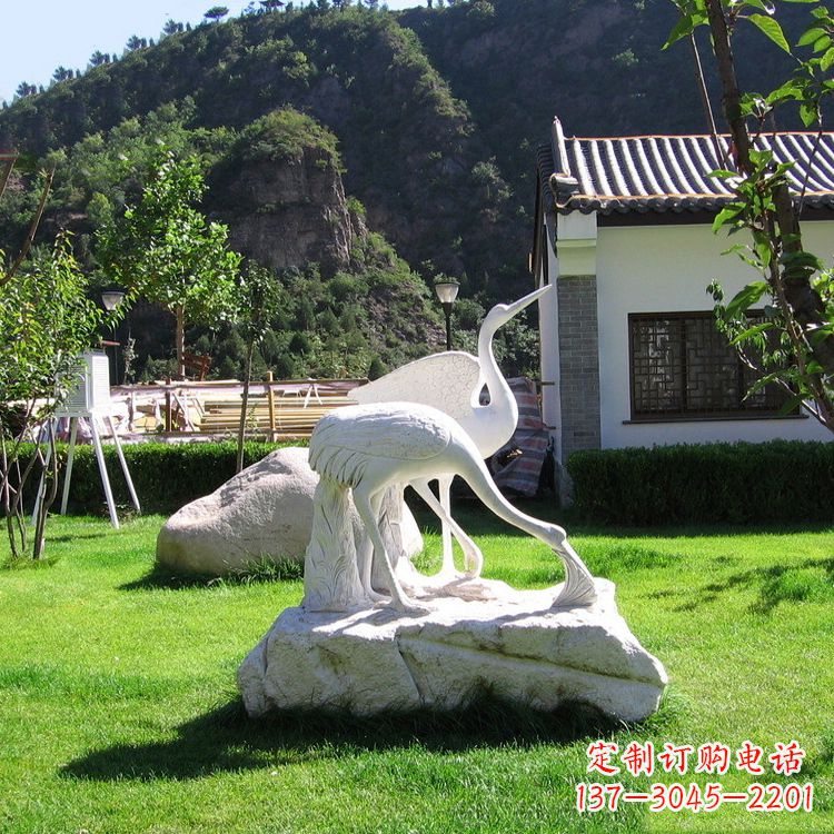 南阳仙鹤石雕公园草坪动物雕塑