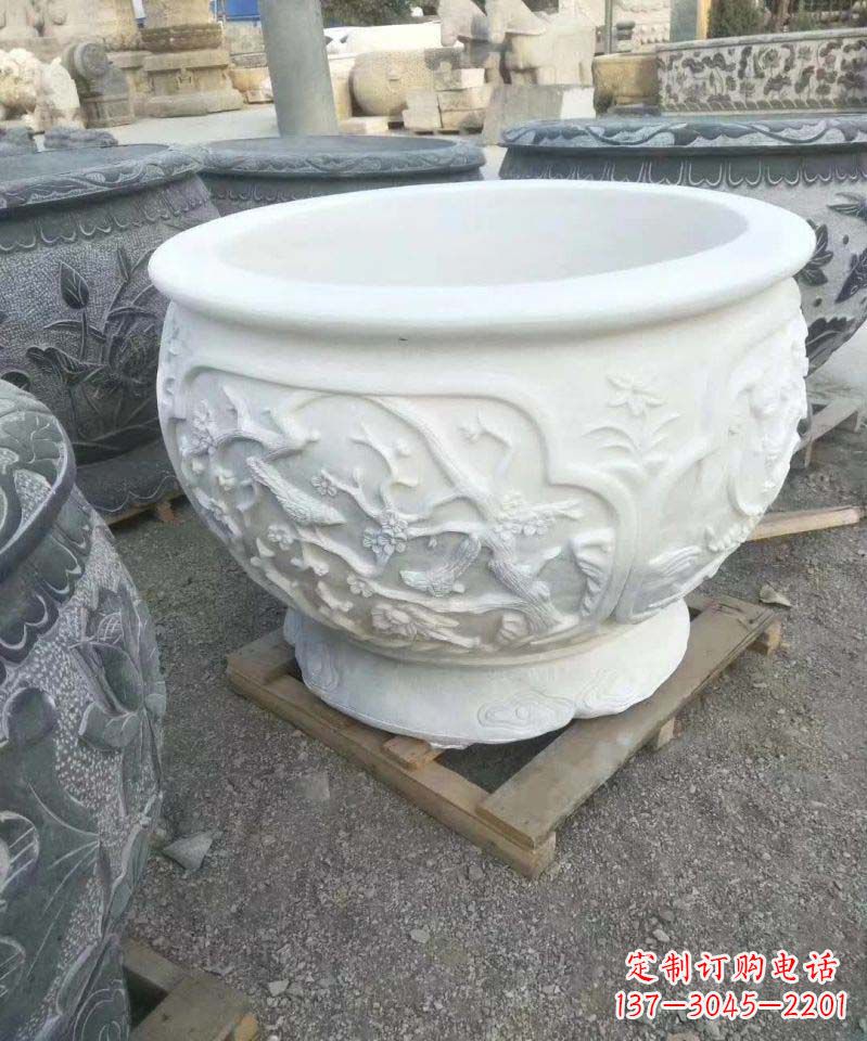 南阳汉白玉材质可爱水缸雕塑