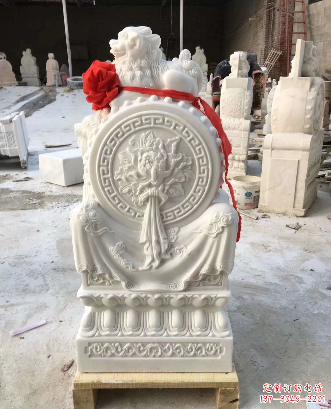 南阳汉白玉招财狮子石门墩