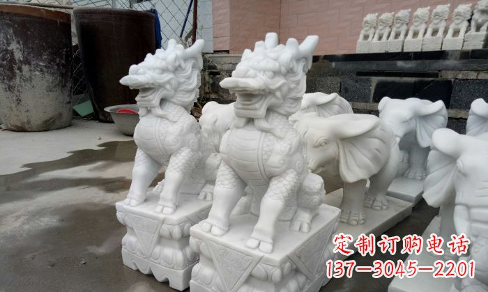 南阳汉白玉麒麟雕塑:门口镇宅石雕之美