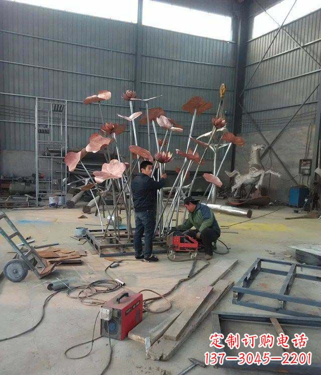 南阳荷花荷叶铜雕,营造梦幻氛围