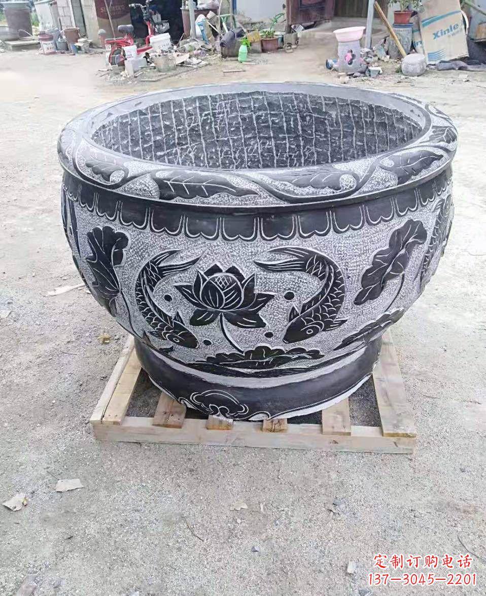 南阳精美鲤鱼雕塑,一颗荷花必不可少