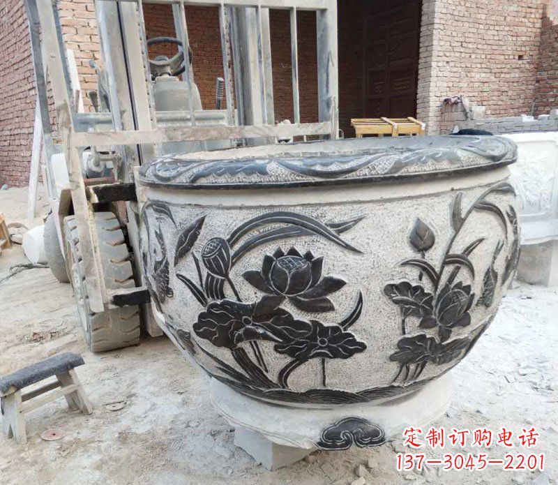 南阳中领雕塑青石荷花水缸雕塑以其独特的设计、…