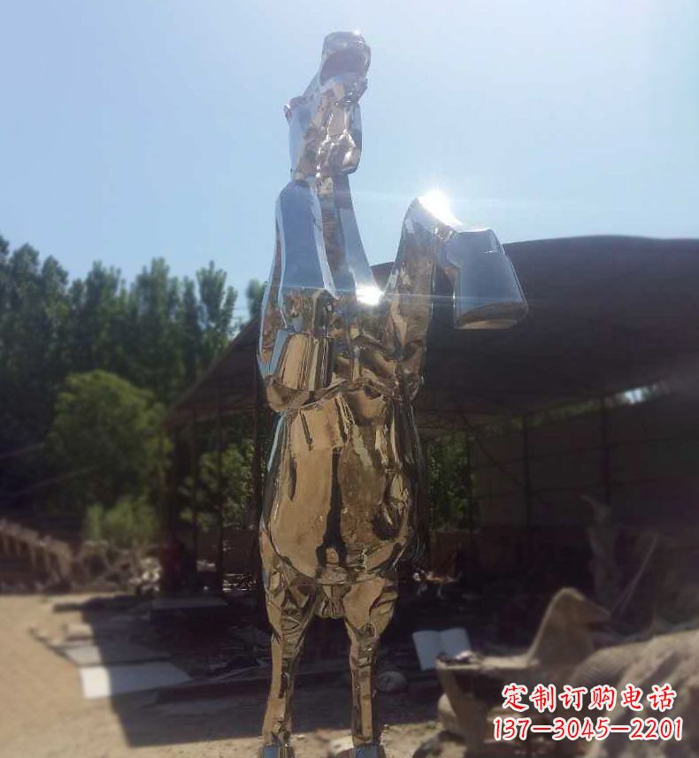 南阳典雅马雕,不锈钢镜面奔马雕塑,个性精彩
